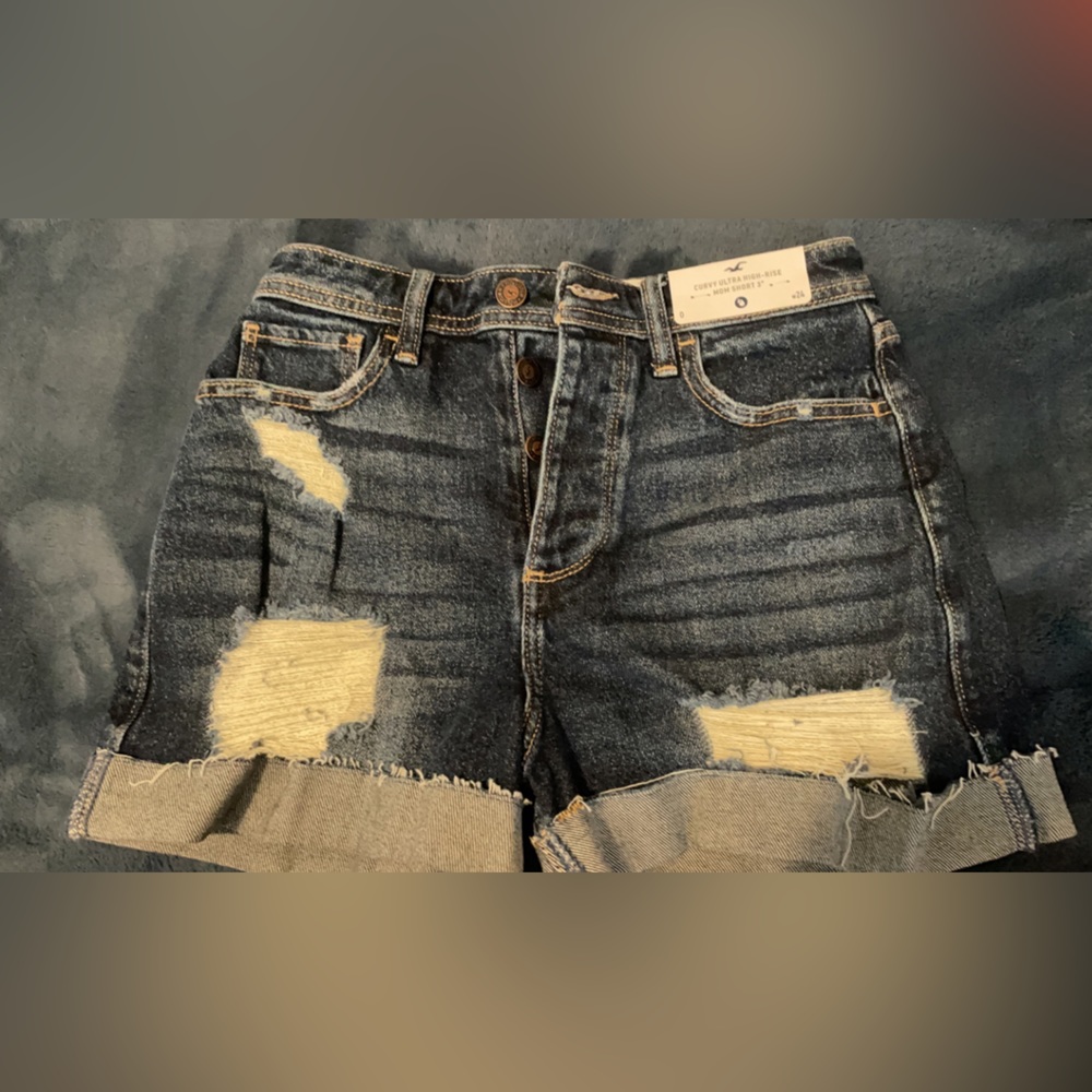 Hollister curvy ultra high - rise mom short 3” W24, size 0